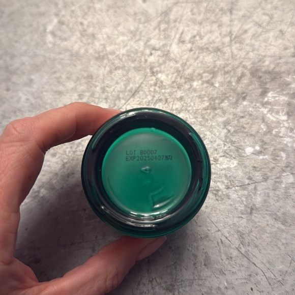 Tiger grass color correcting treatment - Picture 3 of 3